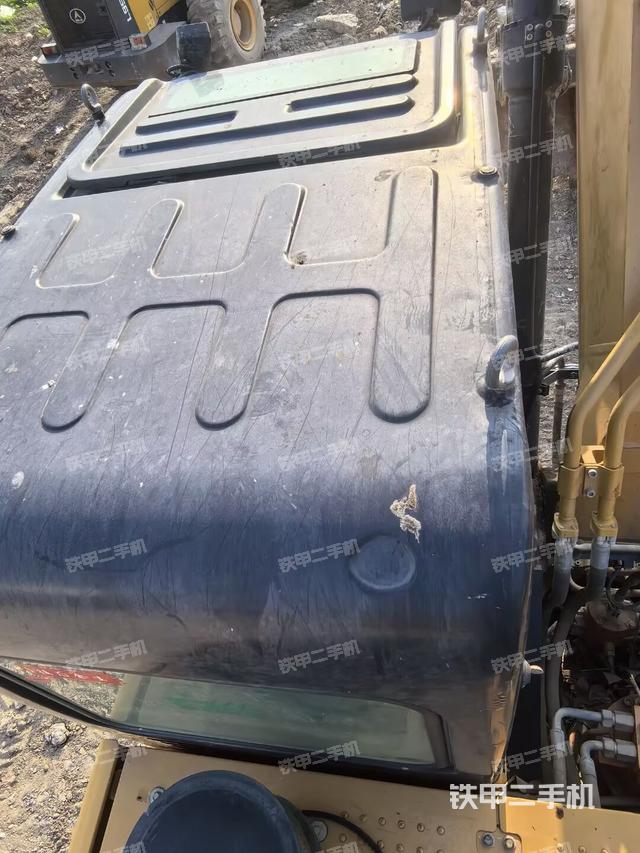 驾驶室顶部（整机外观）