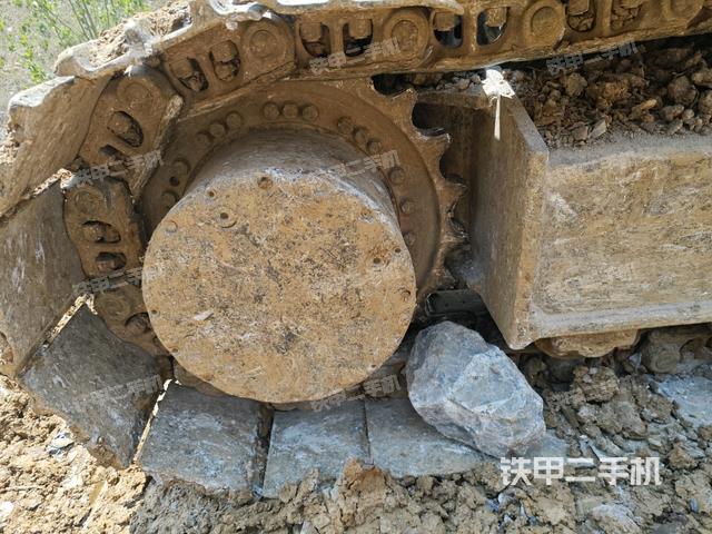 左驅(qū)動輪（行走機構(gòu)）