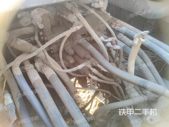 回转马达和主控阀（整机外观）