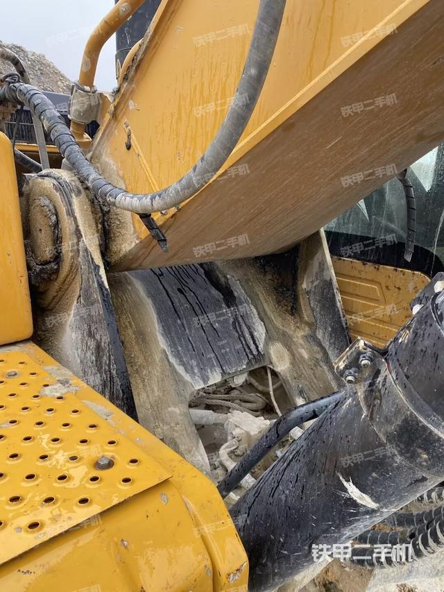 大臂根部 斜视(工作和回转装置) 大臂根部 斜视(工作和回转装置)