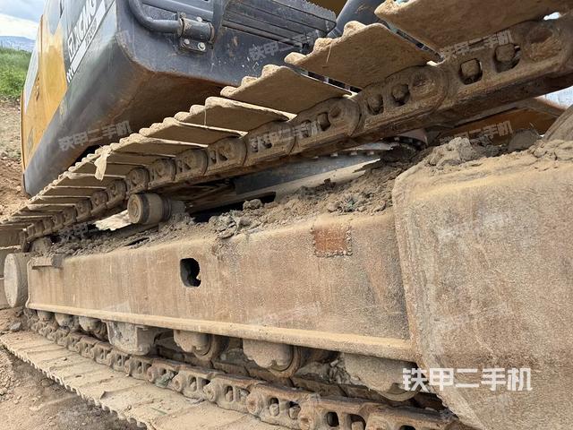 单侧履带整体（整机外观）