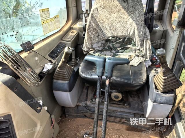 显示屏 (驾驶室部分) 显示屏 (驾驶室部分)