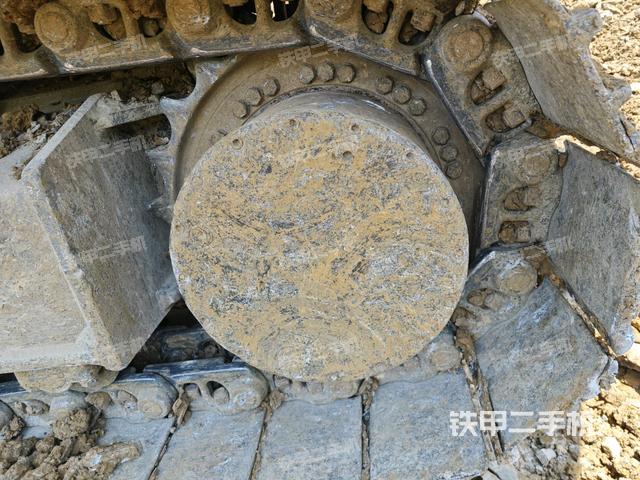 右驅(qū)動輪（行走機構(gòu)）