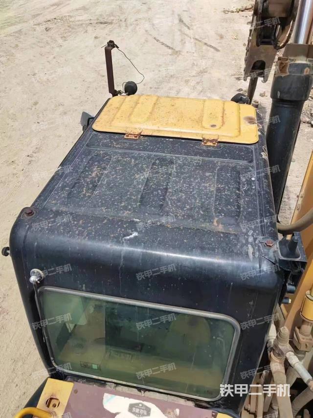 驾驶室顶部（整机外观）