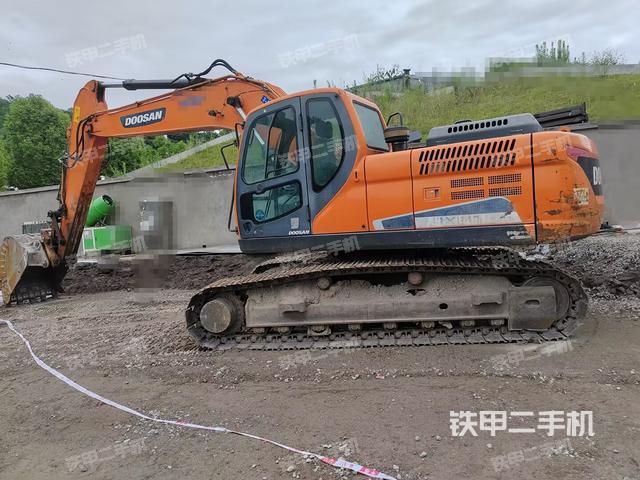 斗山DX220LC-9C挖掘机