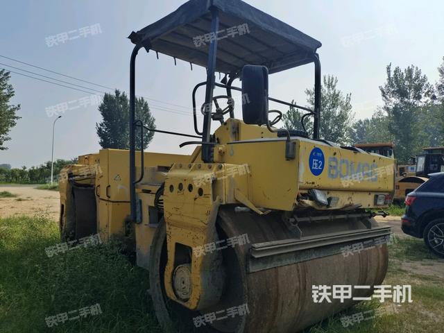 右前45°（压路机整机外观）