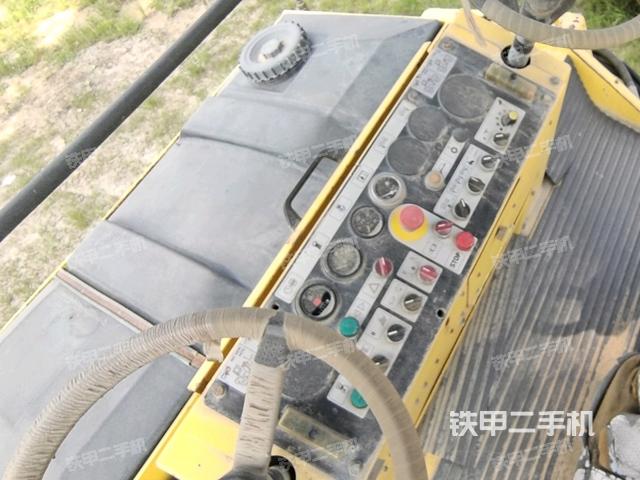 仪表盘全景（压路机驾驶室）