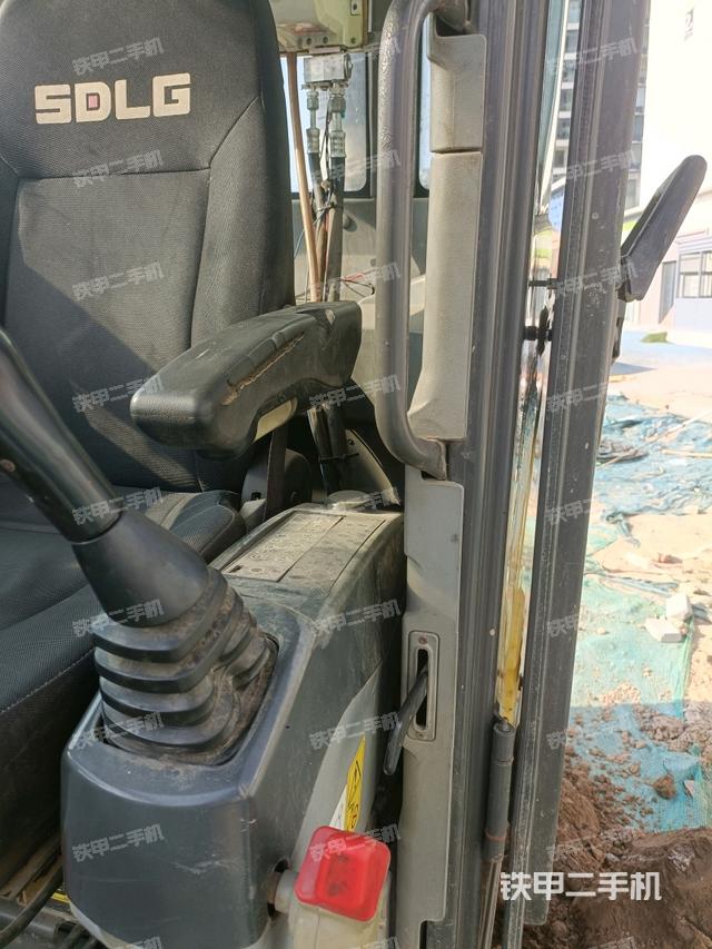 座椅左側(cè)控制臺(tái)/音響/含左手柄（駕駛室部分）