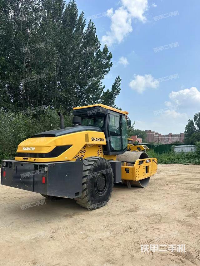 整機右后45°（設(shè)備外觀及核心部件）