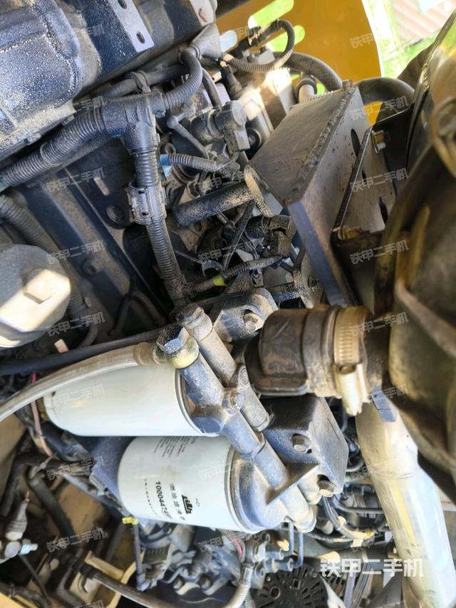 發(fā)動機(jī)艙全景（壓路機(jī)發(fā)動機(jī)艙）