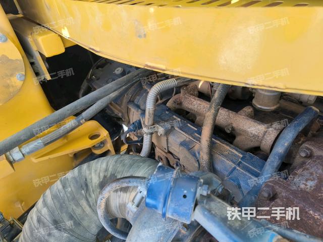 柴油泵全景（压路机发动机舱）