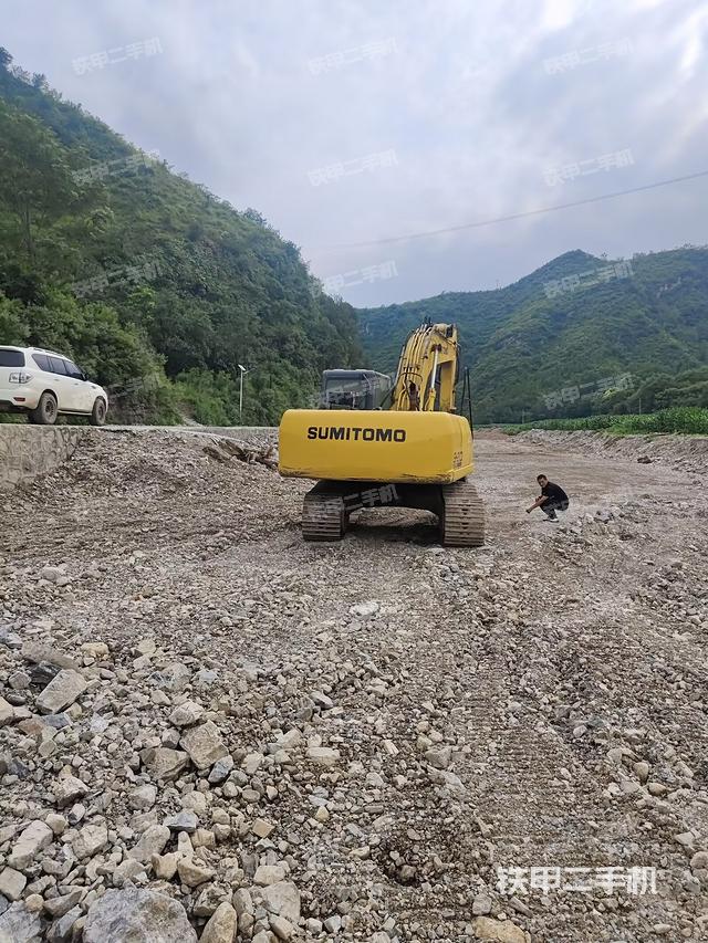 驾驶室顶部（整机外观）