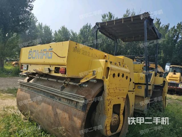 右后45°（压路机整机外观）