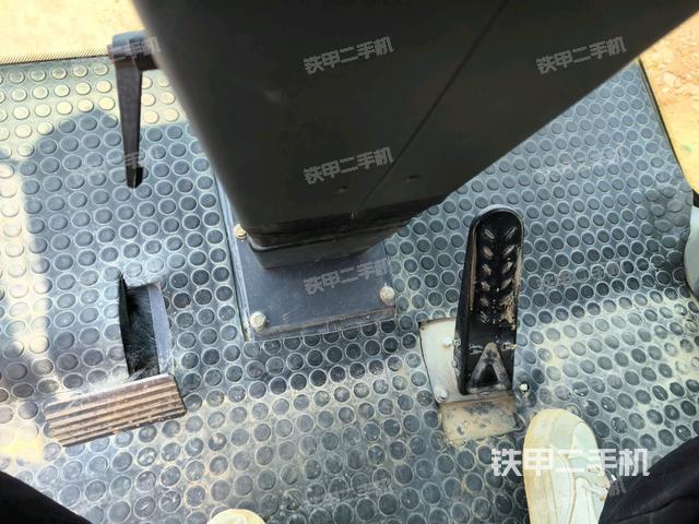 驾驶室顶蓬内（压路机驾驶室）