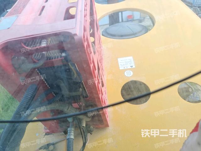 駕駛室頂蓬內(nèi)（壓路機(jī)駕駛室）