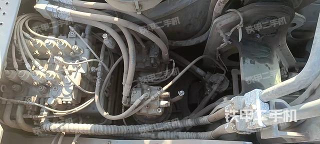 回转马达和主控阀（整机外观）