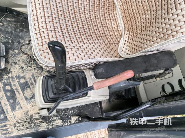 座椅左侧控制台/音响/含左手柄(驾驶室部分) 座椅左侧控制台/音响/含左手柄(驾驶室部分)