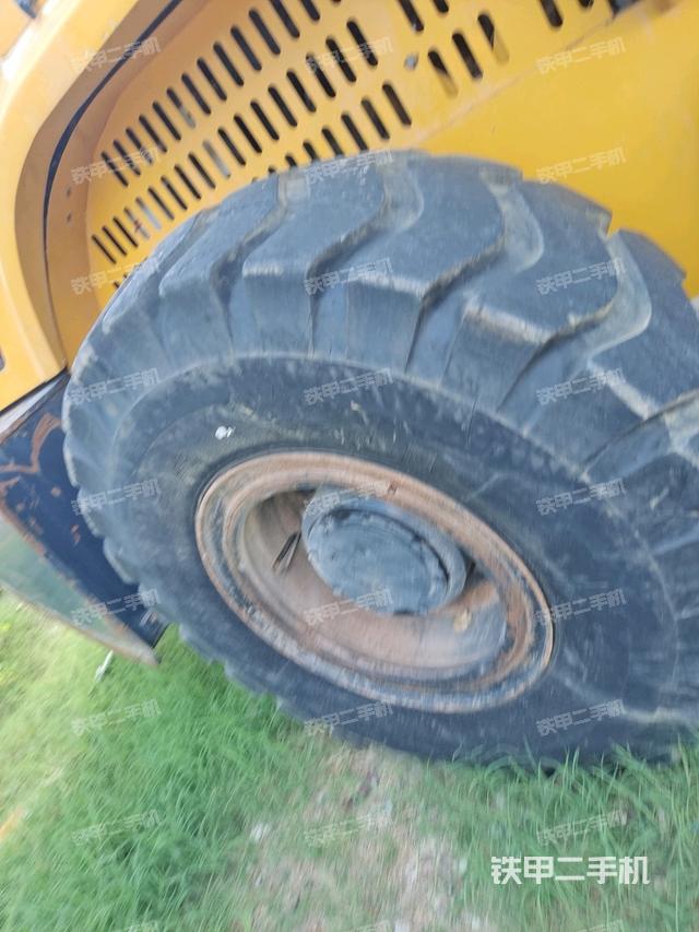 前輪左側(cè)減震塊連接及部件（壓路機(jī)前后車(chē)架）