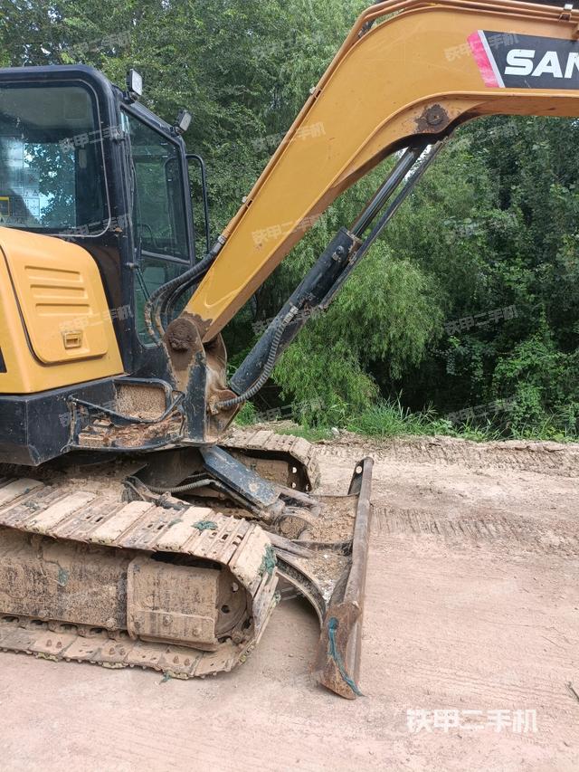 轉(zhuǎn)盤和下車架正前（工作和回轉(zhuǎn)裝置）