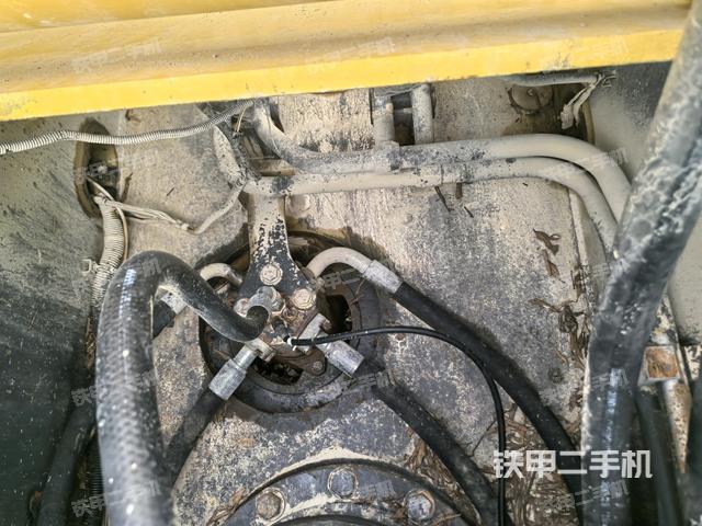 中央回转接头特写（上车部件）