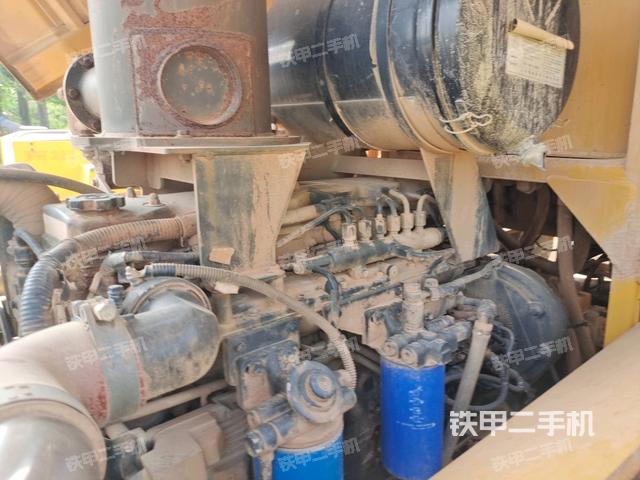 发动机舱全景（压路机发动机舱）