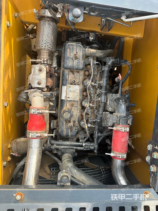 駕駛室頂部（整機外觀）