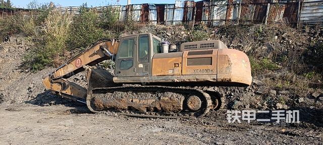 液压泵舱室正面整体（整机外观）