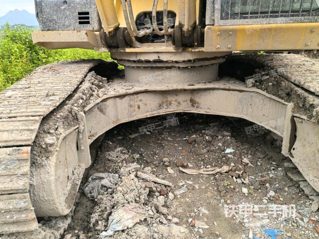 转盘和下车架正前（工作和回转装置）