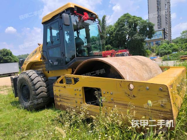 右前45°（壓路機(jī)整機(jī)外觀）