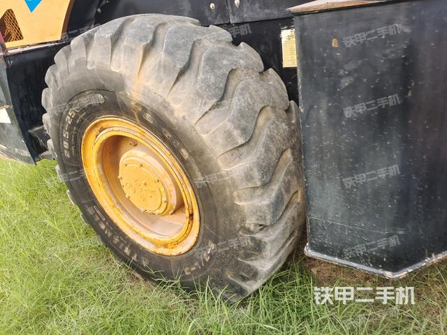 后轮右侧全景（压路机前后车架）