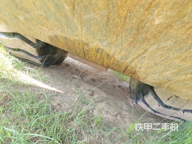 正后侧（压路机前后车架）