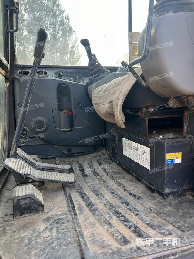 驾驶室顶部（整机外观）