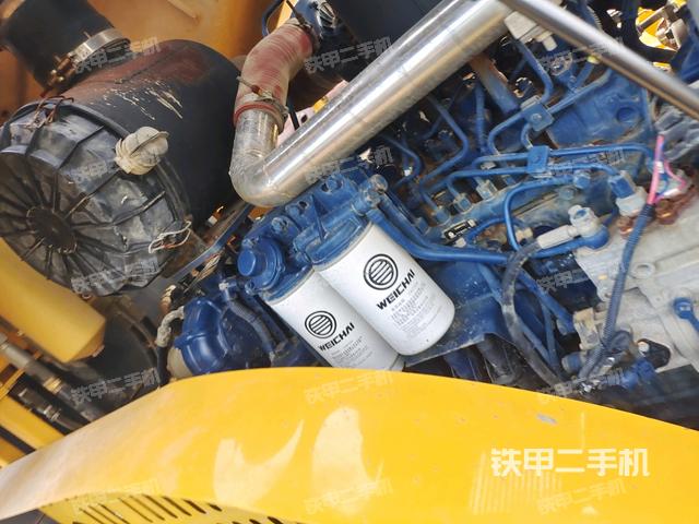 發(fā)動(dòng)機(jī)左側(cè)全景（壓路機(jī)發(fā)動(dòng)機(jī)艙）