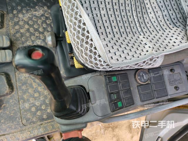 座椅左侧控制台/音响/含左手柄（驾驶室部分）