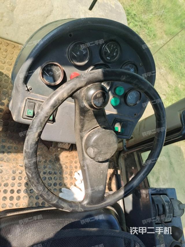 后玻璃角標(biāo)（壓路機(jī)駕駛室）