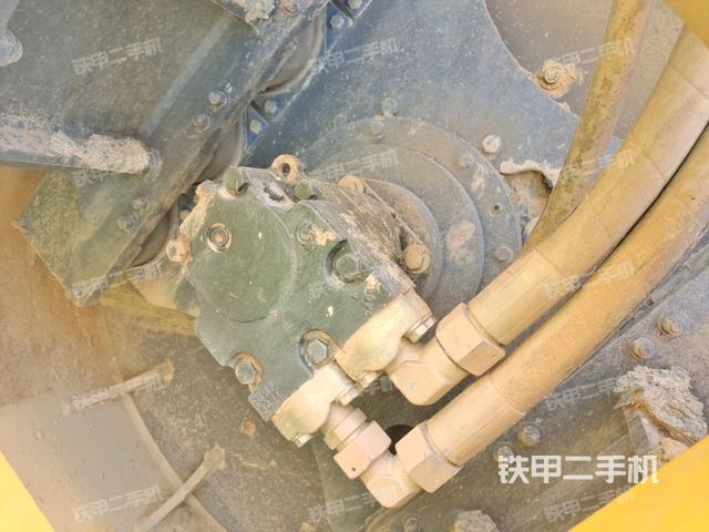 后轮右侧全景（压路机前后车架）