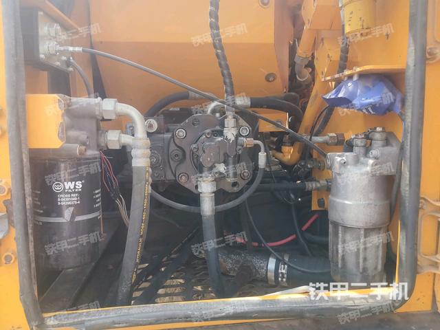 液壓泵艙室正面整體(整機(jī)外觀) 液壓泵艙室正面整體(整機(jī)外觀)