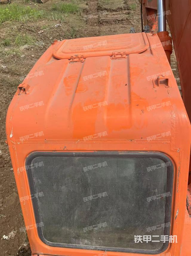 驾驶室顶部（整机外观）