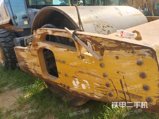 前車架正左側(cè)（壓路機前后車架）