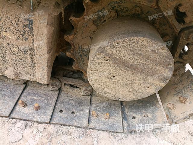 左驅(qū)動輪（行走機(jī)構(gòu)）