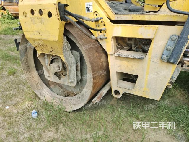 前轮左侧减震块连接及部件（压路机前后车架）