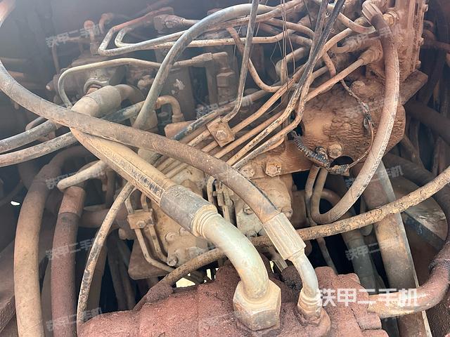 回转马达和主控阀（整机外观）