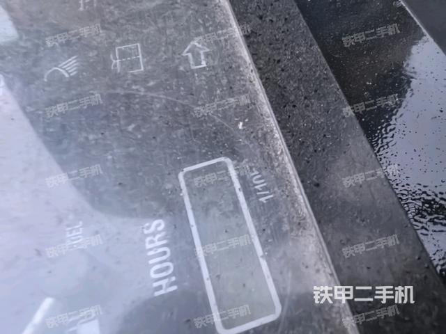 驾驶室内座椅、仪表操作手柄全景（压路机驾驶室）