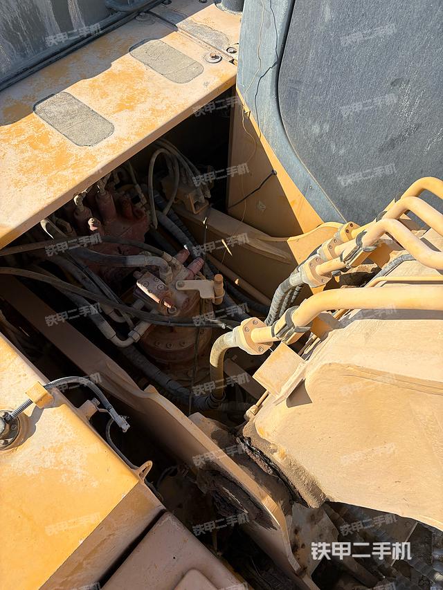 驾驶室顶部（整机外观）