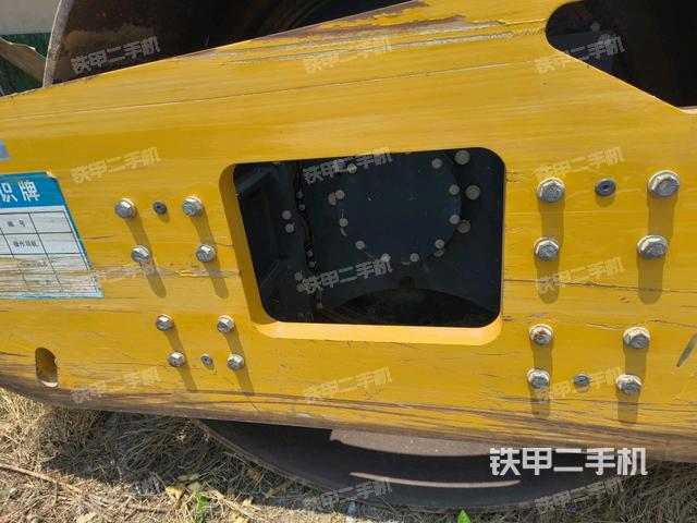 前轮左侧减震块连接及部件（压路机前后车架）