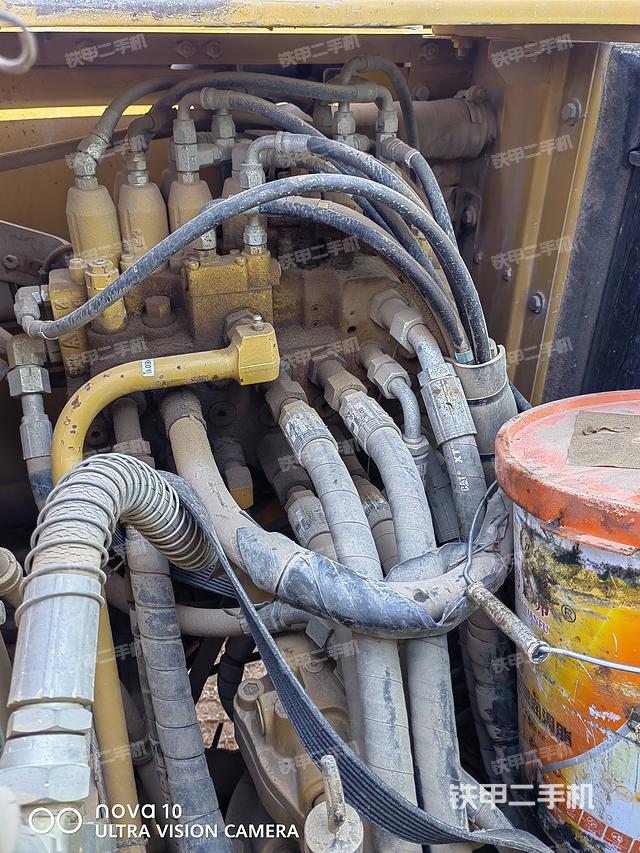 回转马达和主控阀（整机外观）