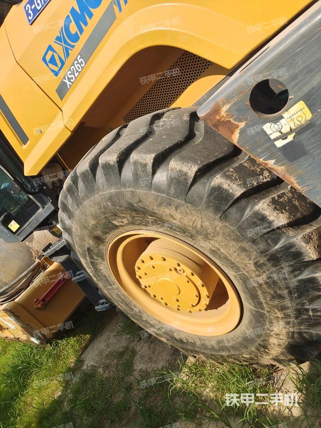 前輪左側(cè)減震塊連接及部件（壓路機前后車架）