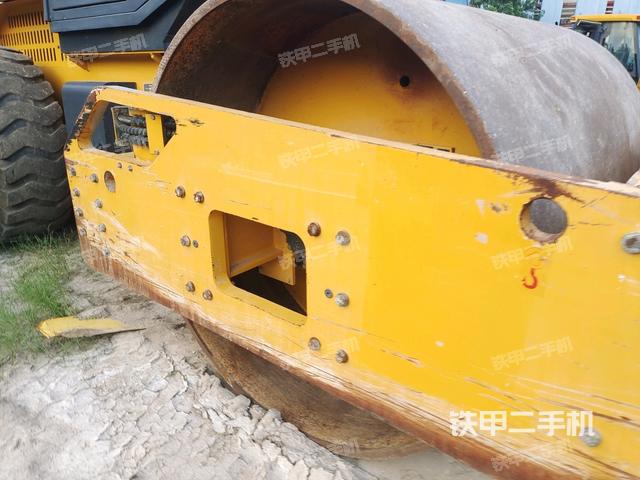 前車架正左側(cè)（壓路機(jī)前后車架）