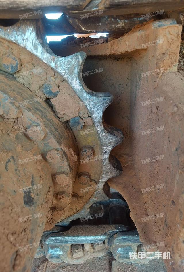 右驱动轮（行走机构）