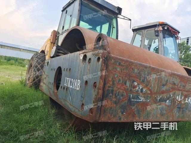 右前45°（壓路機(jī)整機(jī)外觀）